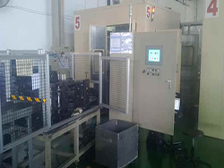 1463729625127570.jpg 鋁鉑切割機(jī)現(xiàn)場(chǎng)圖.jpg